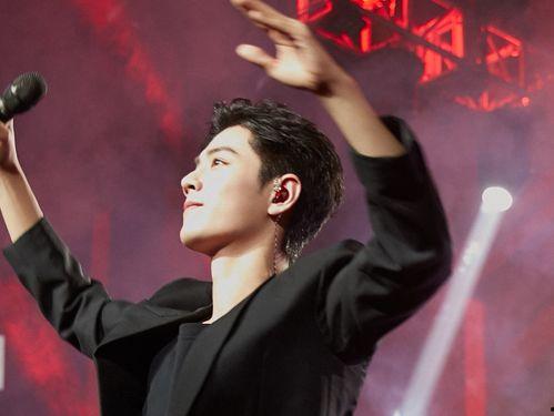 肖战话剧吃自己瓜,现场“吃瓜”成焦点